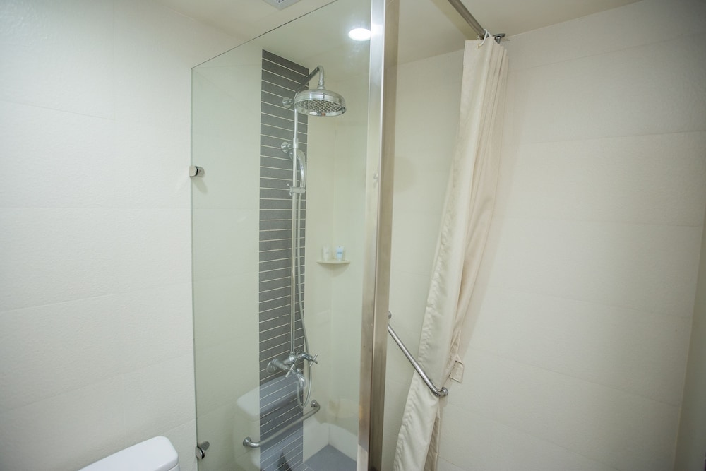 Standard Twin Room - Photo 14