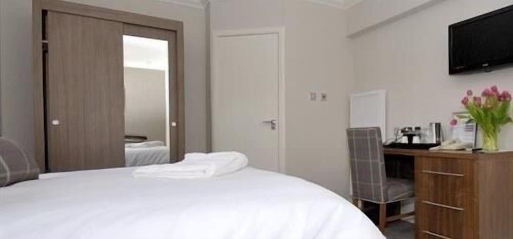 Family Triple Room, Ensuite photo 1