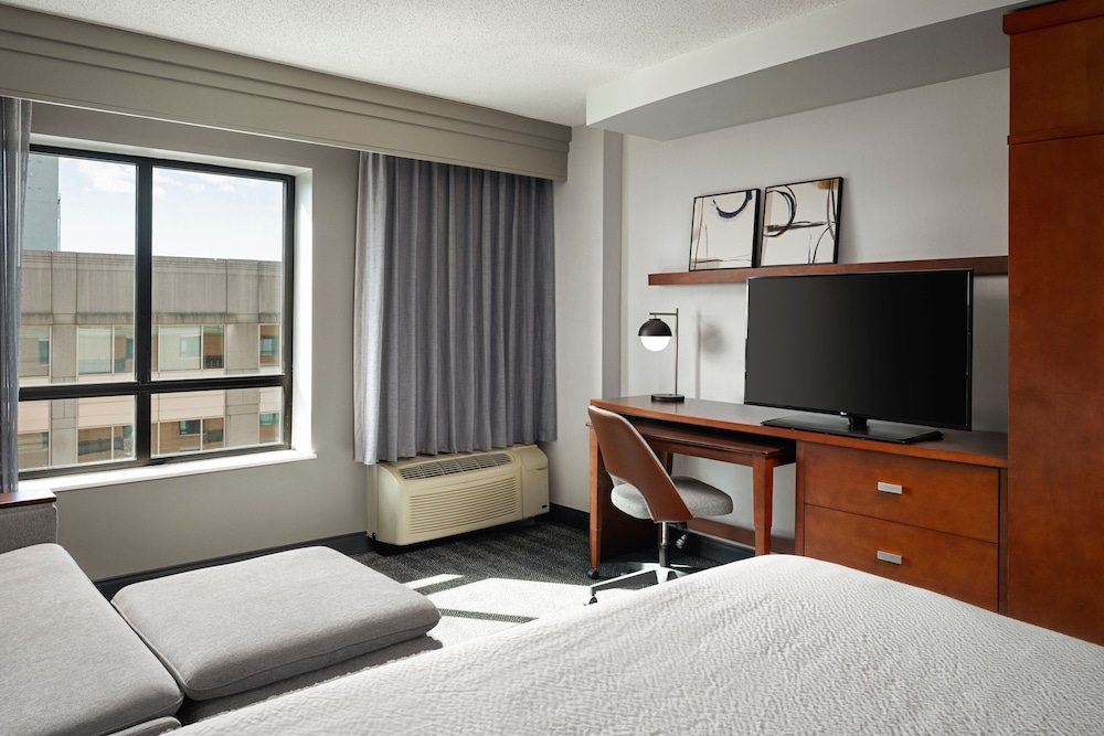 Room, 1 King Bed with Sofa bed (Hearing Accessible) - Photo 1