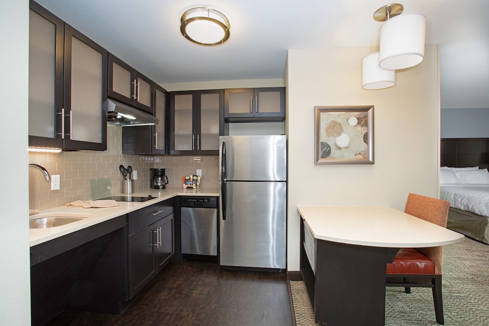 Studio Suite, 1 Queen Bed, Accessible, Kitchen (Communications Accessible) photo 3