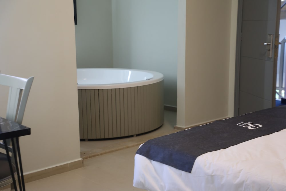 Junior Room, 1 King Bed, Resort View photo 3
