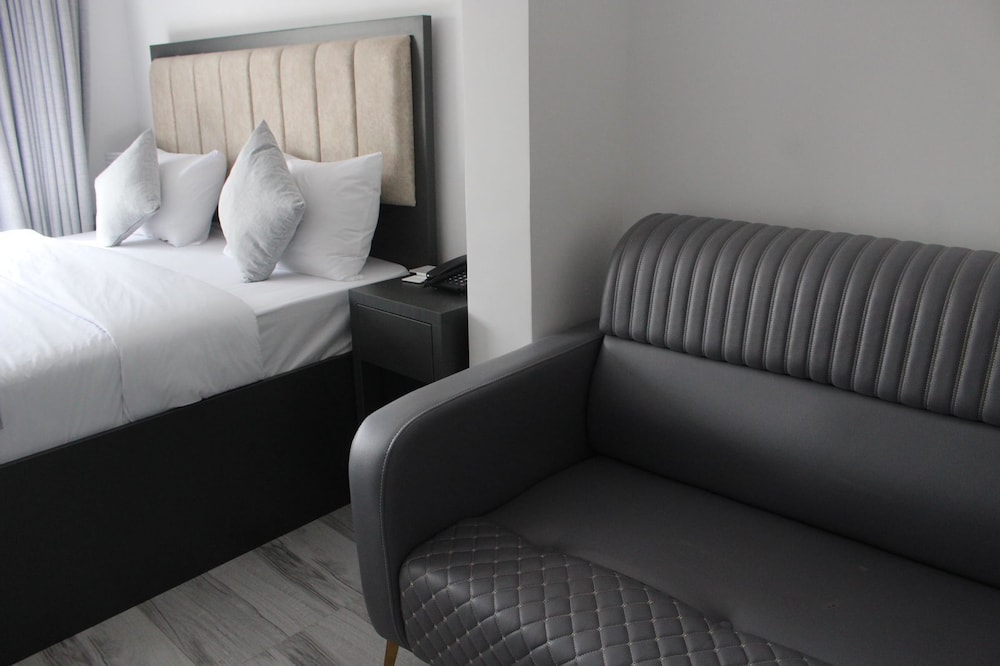 Executive Quadruple Room photo 2