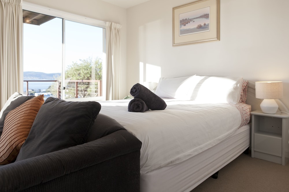 Deluxe House, 3 Bedrooms, River View photo 2