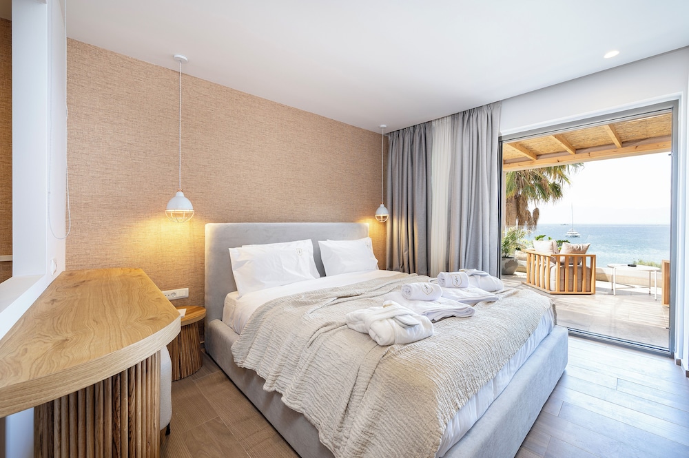 Elegant Suite - Photo 1