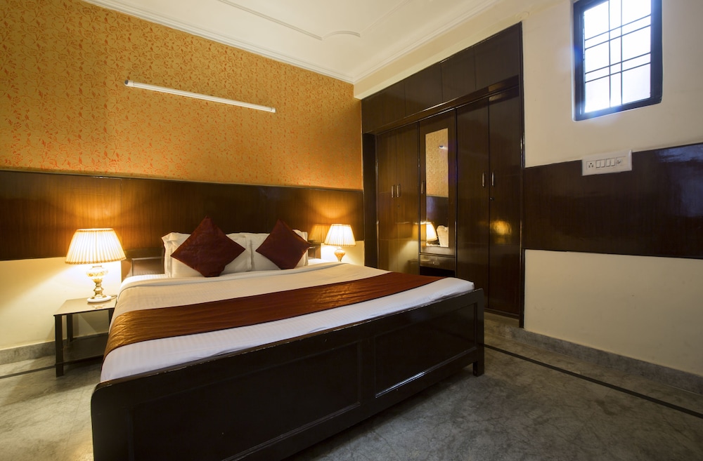 Deluxe Double Room with Airport Drop