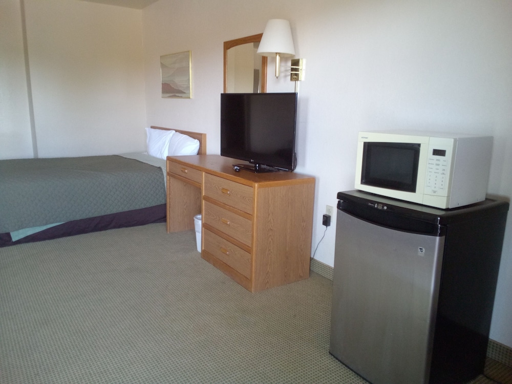 Standard Triple Room, Multiple Beds, Non Smoking, Mountain View (Microwave And Fridge) photo 2