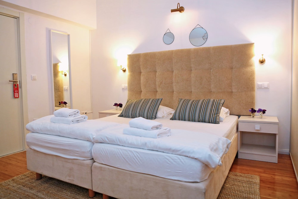 Family Room, Balcony photo 3