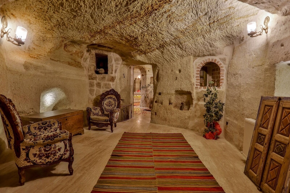 Luxury Suite, Jetted Tub, Courtyard Area - Photo 4
