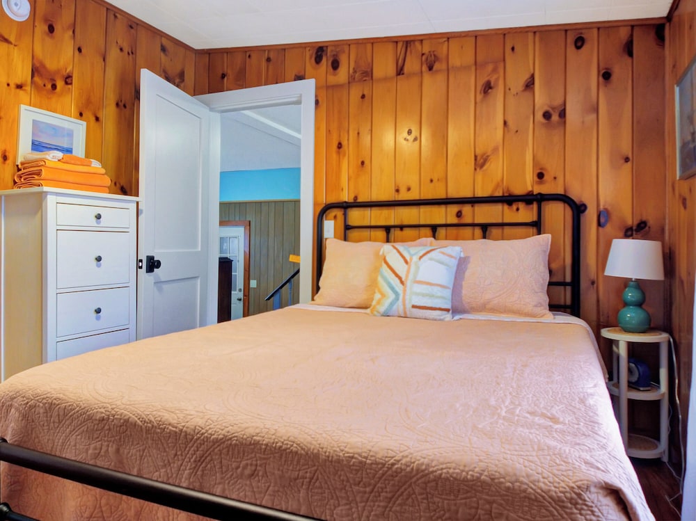 Comfort Cottage, 2 Bedrooms, Kitchen, Partial Sea View photo 1