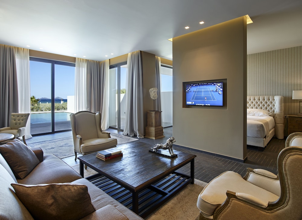 Executive Suite, Private Pool - Photo 1