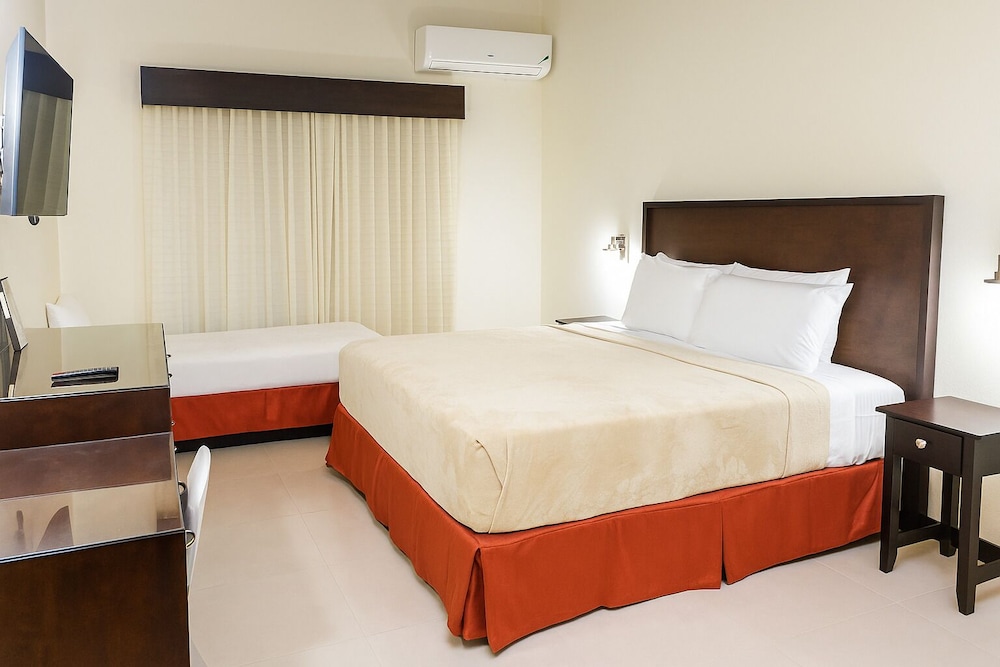Premium Room, Multiple Beds, Refrigerator
