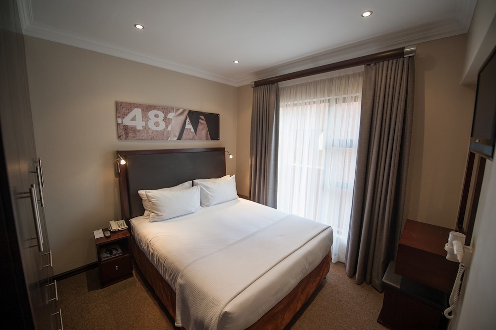 Apartment, 2 Bedrooms, Kitchenette, Courtyard View photo 1