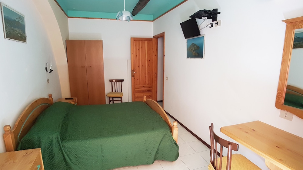 Family Quadruple Room, 1 Bedroom, Ensuite, Courtyard Area photo 1