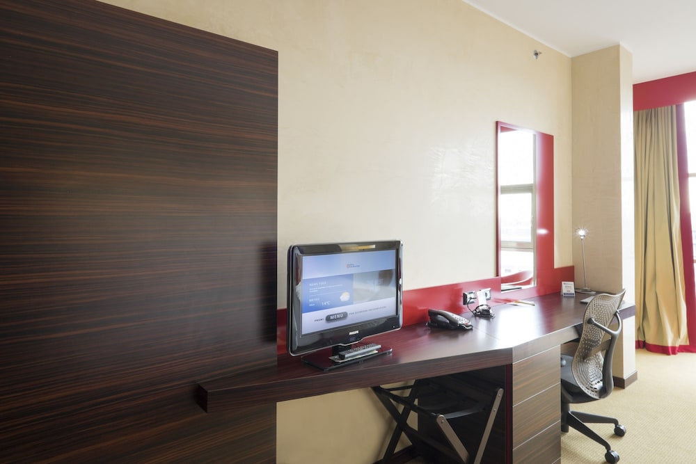 Deluxe Twin Room, 2 Double Beds thumbnail 5