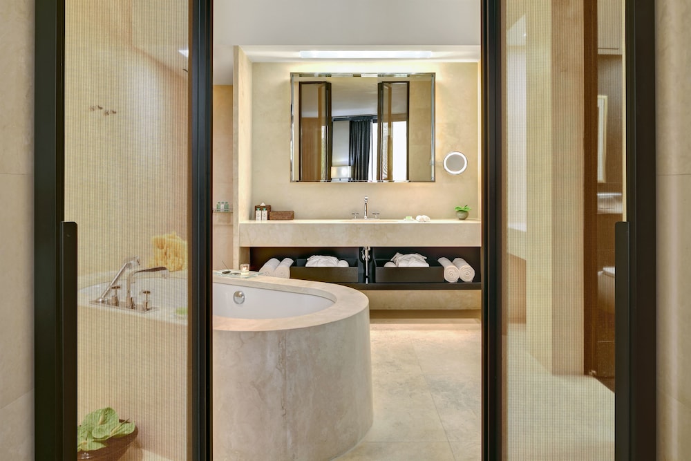 Premium Suite, 1 Bedroom thumbnail 6