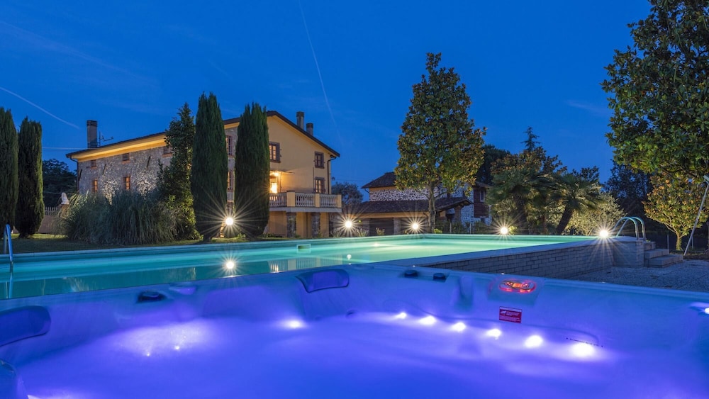 Villa photo 2