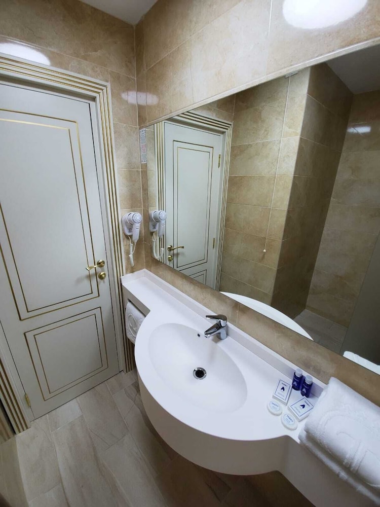 Double Room - Photo 5