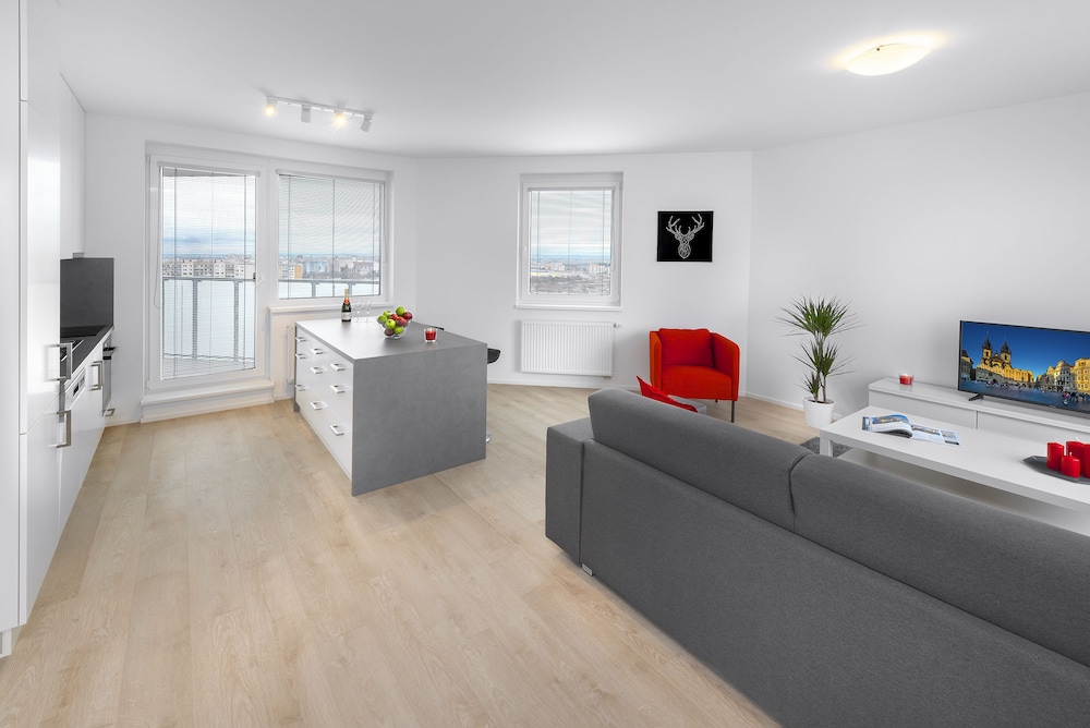 Family Apartment, 3 Bedrooms, Balcony, City View