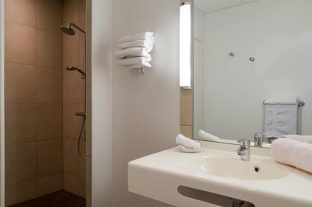 Standard Twin Room, 2 Twin Beds photo 3