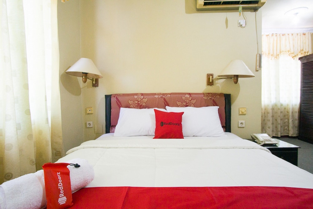 Premium Room (RedDoorz) - Photo 4