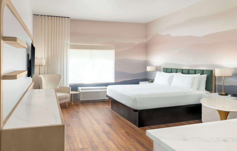Room, 1 Queen Bed (Parlor)