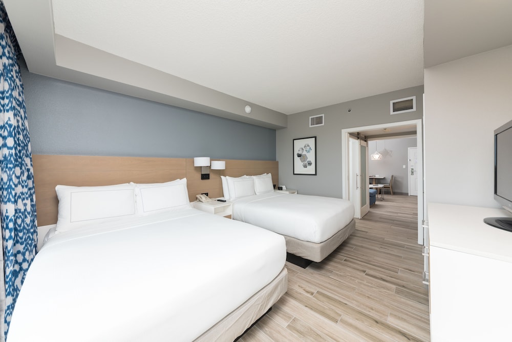 Suite, 2 Queen Beds, Patio