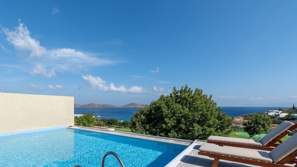 Exclusive Two-Bedroom Suite - Private Pool