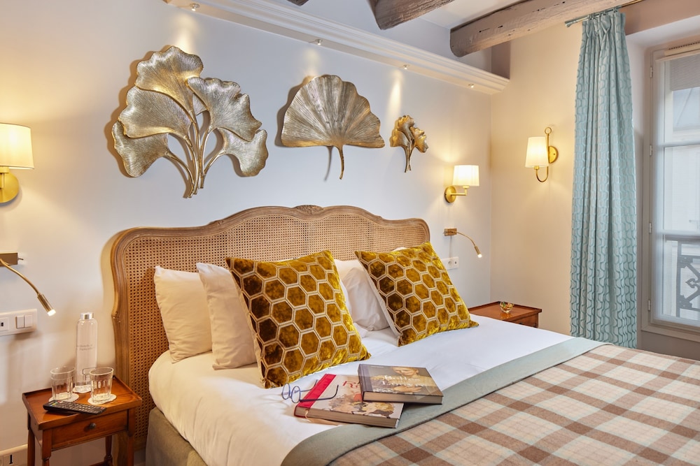 Le Relais Montmartre bedroom photo