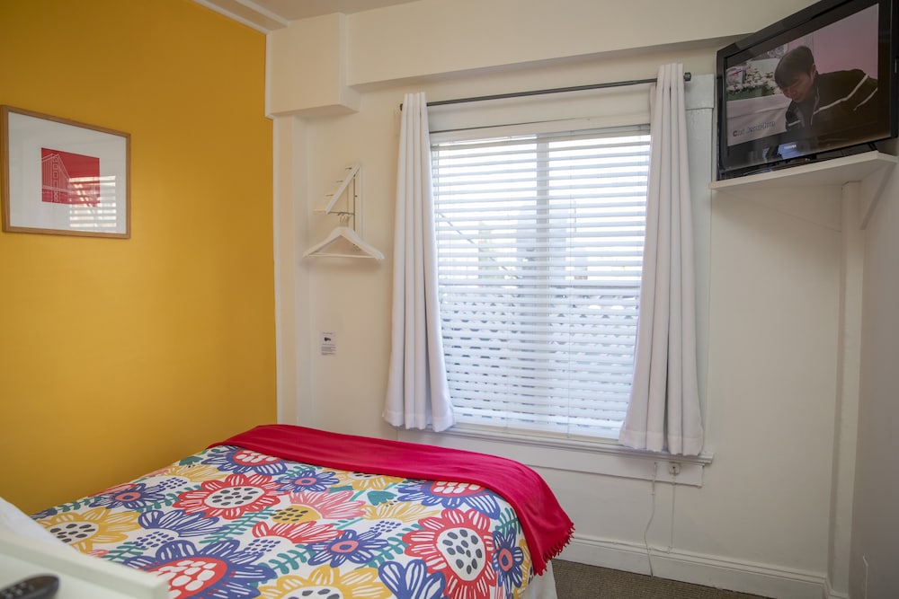 Economy Double Room, Ensuite photo 2
