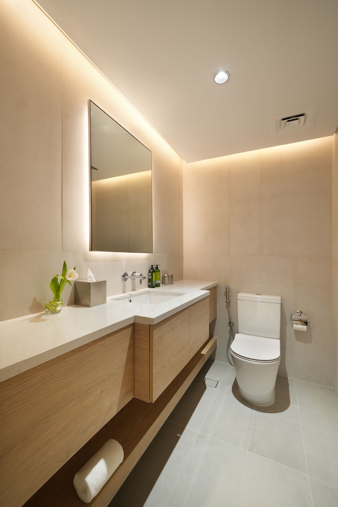 Deluxe Three Bedroom Apartment with Balcony