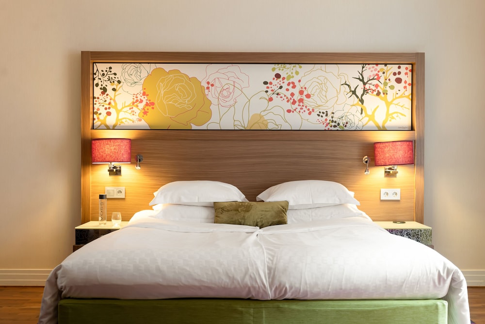 Deluxe Double Room - Photo 11