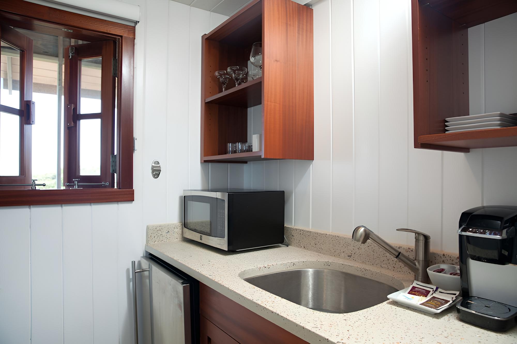 Luxury Bungalow, 1 King Bed, Patio, Lagoon View photo 1