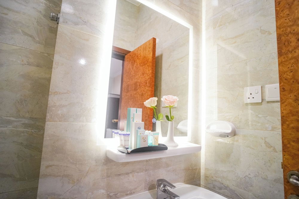 Standard Double or Twin Room - Photo 7