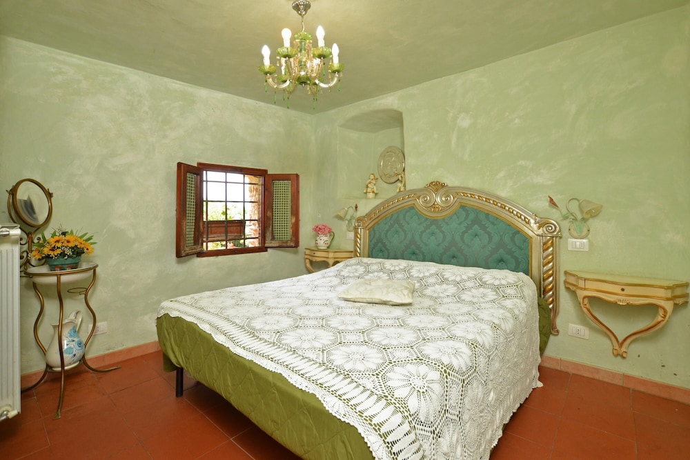 Family Apartment, Multiple Bedrooms, Mountainside (La Badia 3)