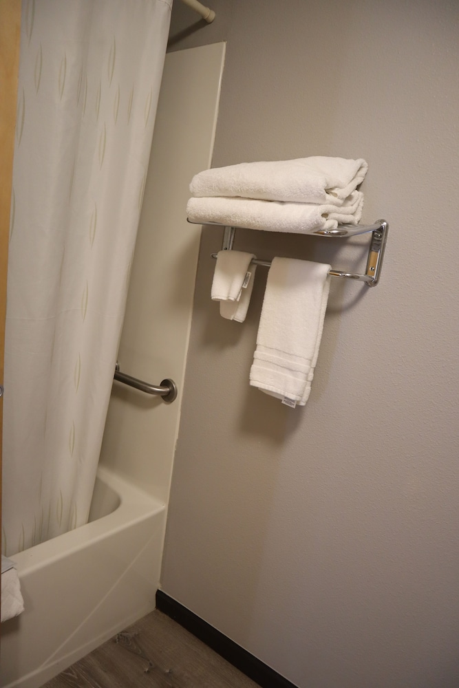 Standard Room, Multiple Beds photo 3