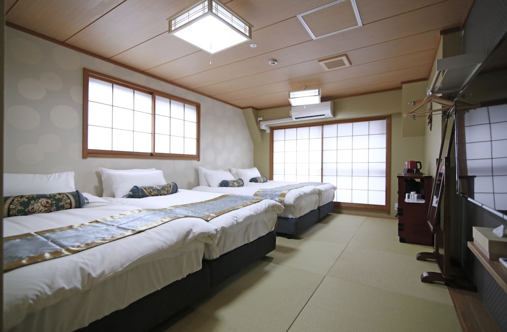Room, Multiple Beds (GS301)