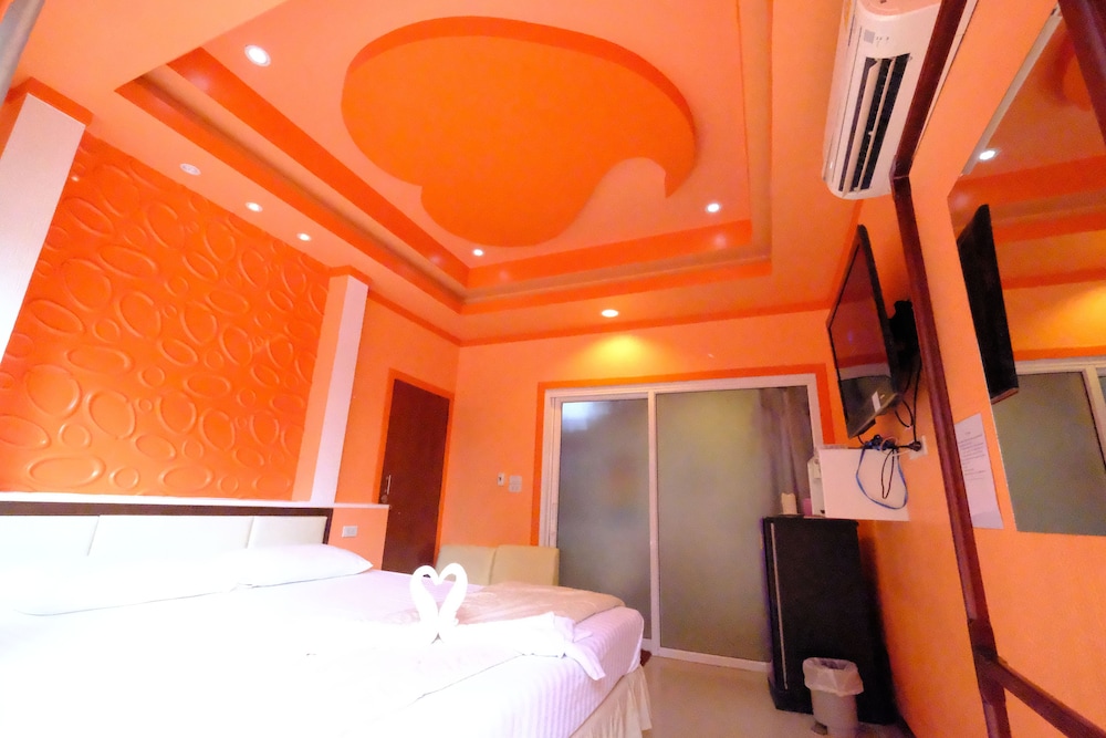 Superior Room, 1 King Bed, Non Smoking, Ensuite photo 2