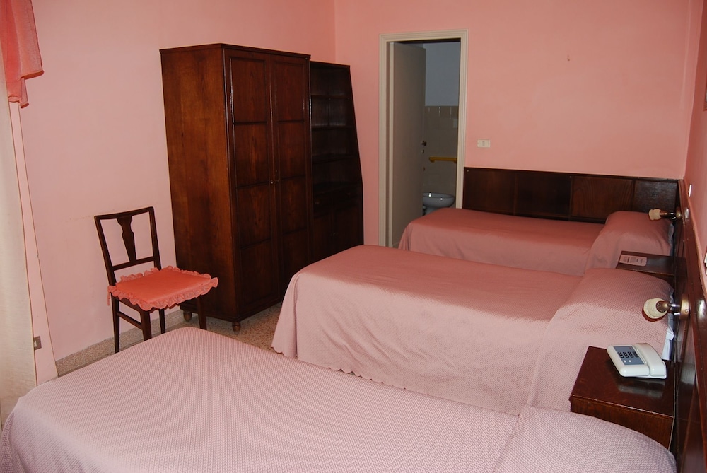 Triple Room - Photo 1