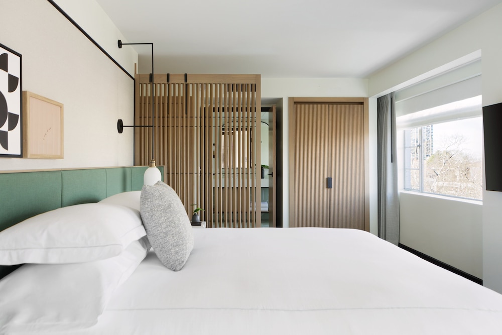 Room, 1 King Bed - Photo 4