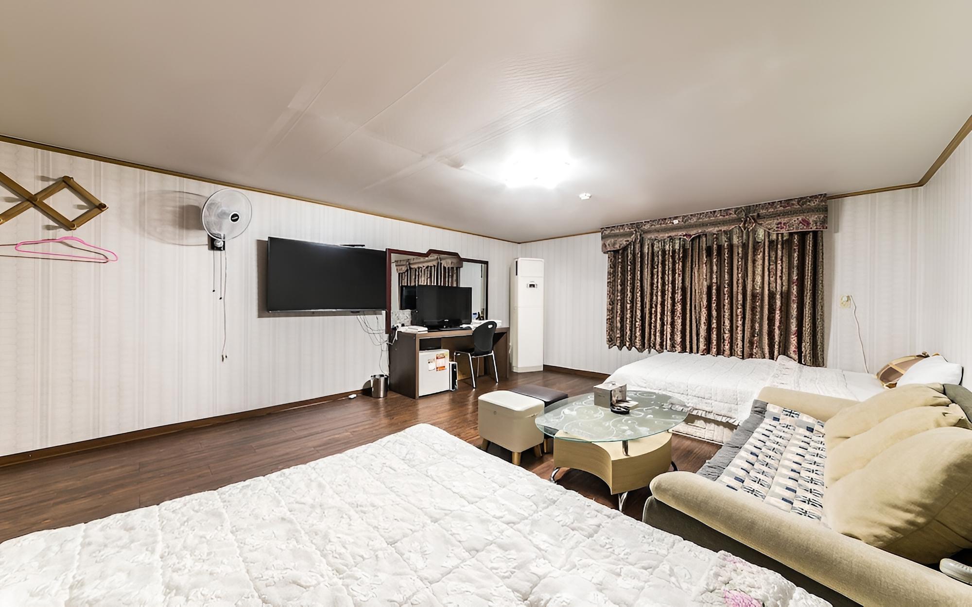 Room (Western-style room) - Photo 8