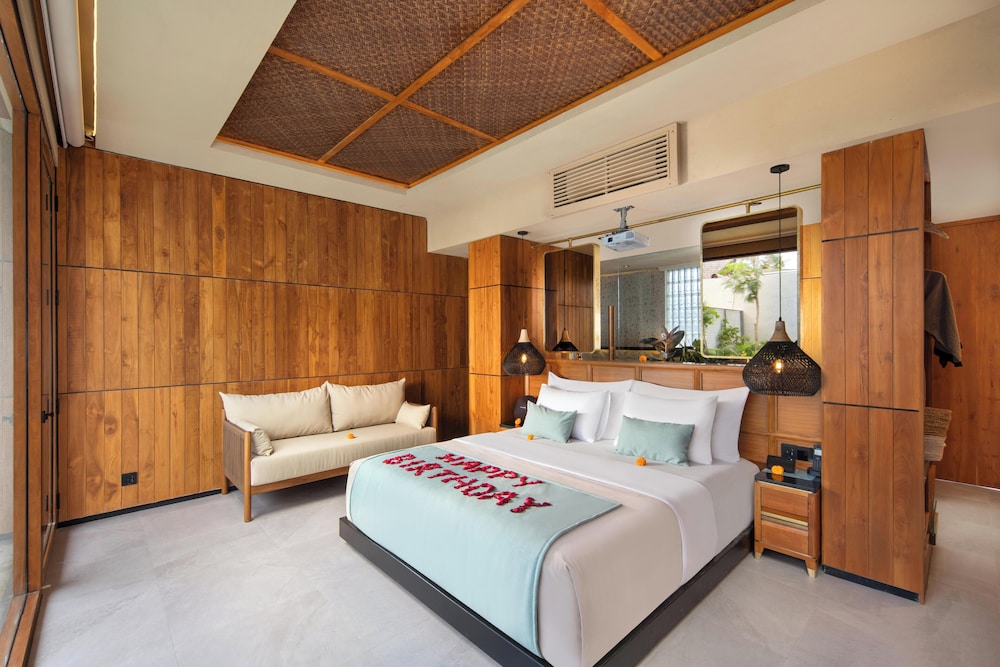 Grand Smart 1 Bedroom Villa with Private Pool and Hot Tub with Lagoon Access
