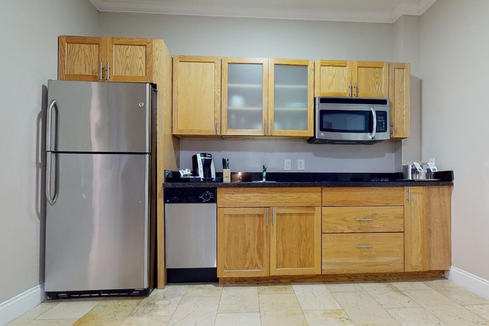Deluxe Suite, 1 Bedroom, Kitchen - Photo 8