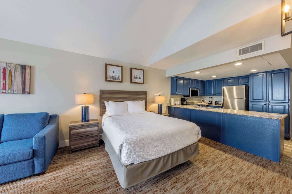 Mini Suite, 1 Queen Bed with Sofa Bed photo 1