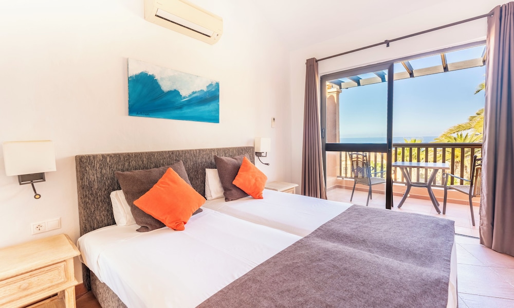Family Room, 2 Bedrooms