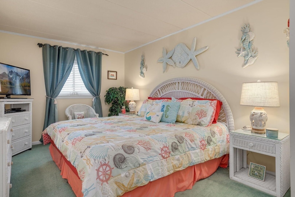 Condo, 2 Bedrooms