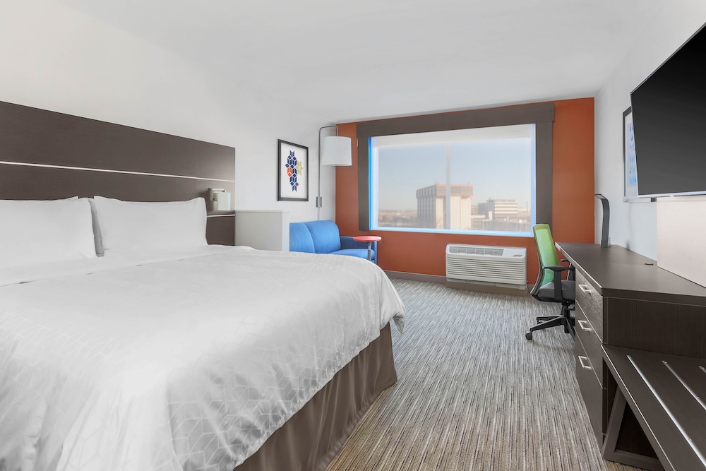 Suite, 1 King Bed, Hearing Accessible - Photo 4
