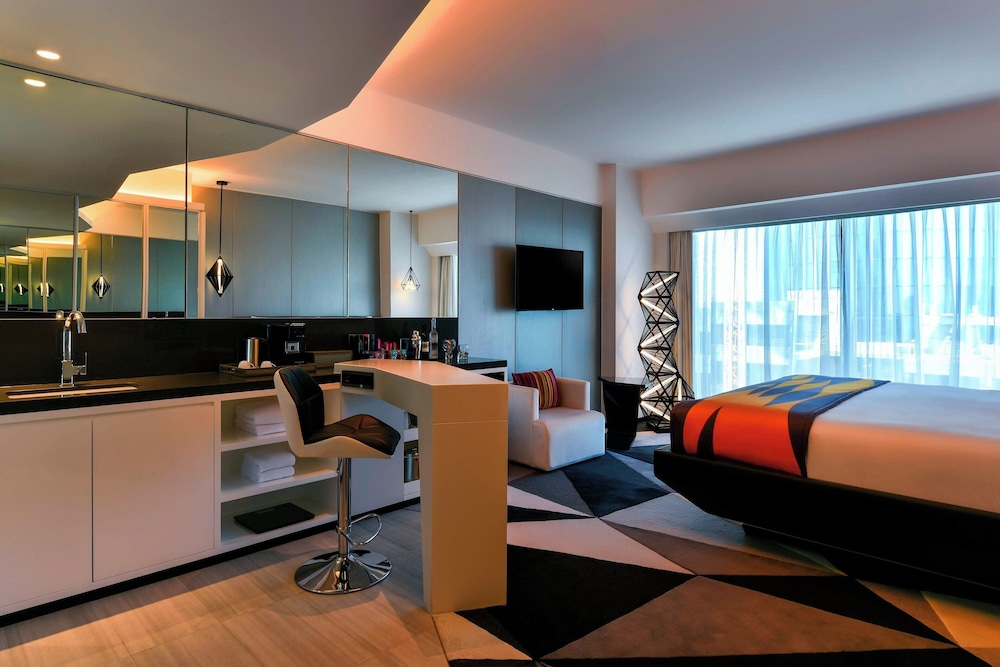 Standard Room, 1 King Bed photo 3
