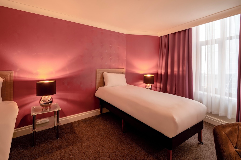Twin Room - Photo 8
