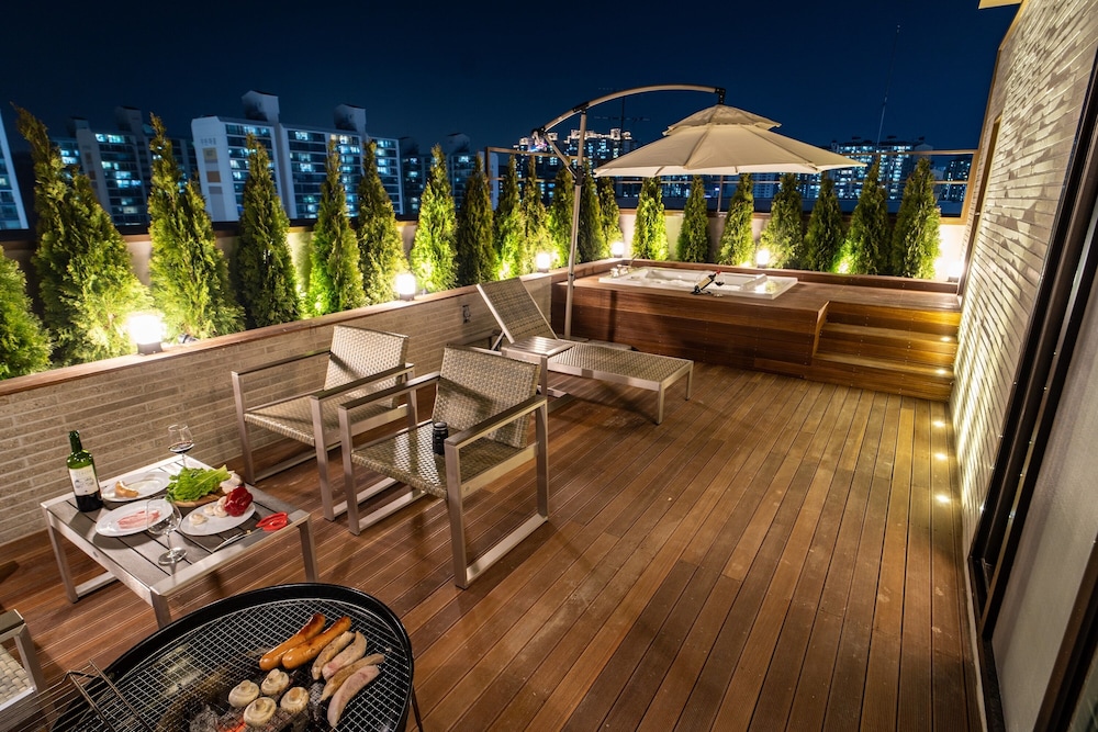 Luxury Suite, City View