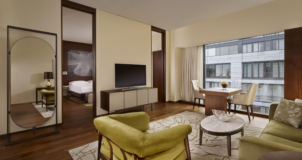 Suite, 3 Bedrooms (Residential)